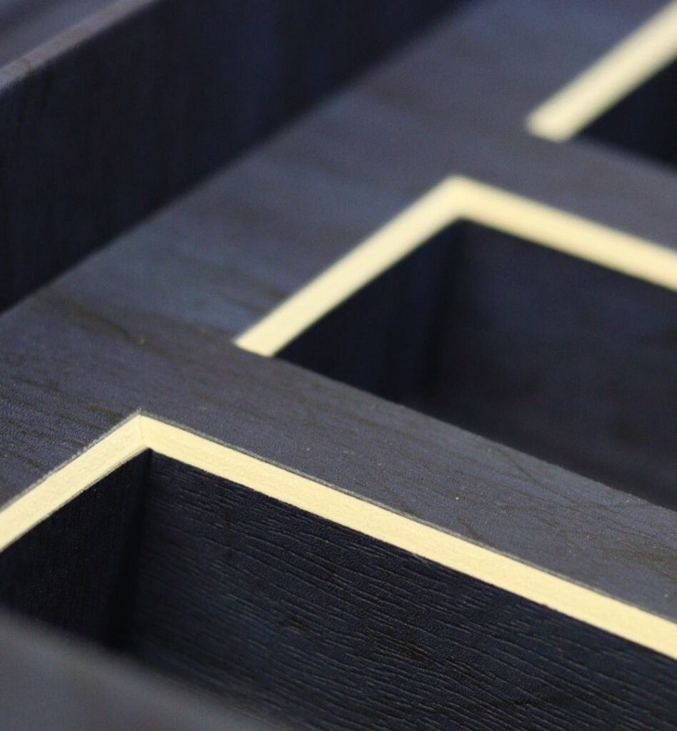 Espositori artigianali su misura per prodotti da minibar - Paper design
