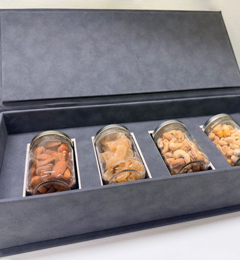 Espositori artigianali su misura per prodotti da minibar - Paper design
