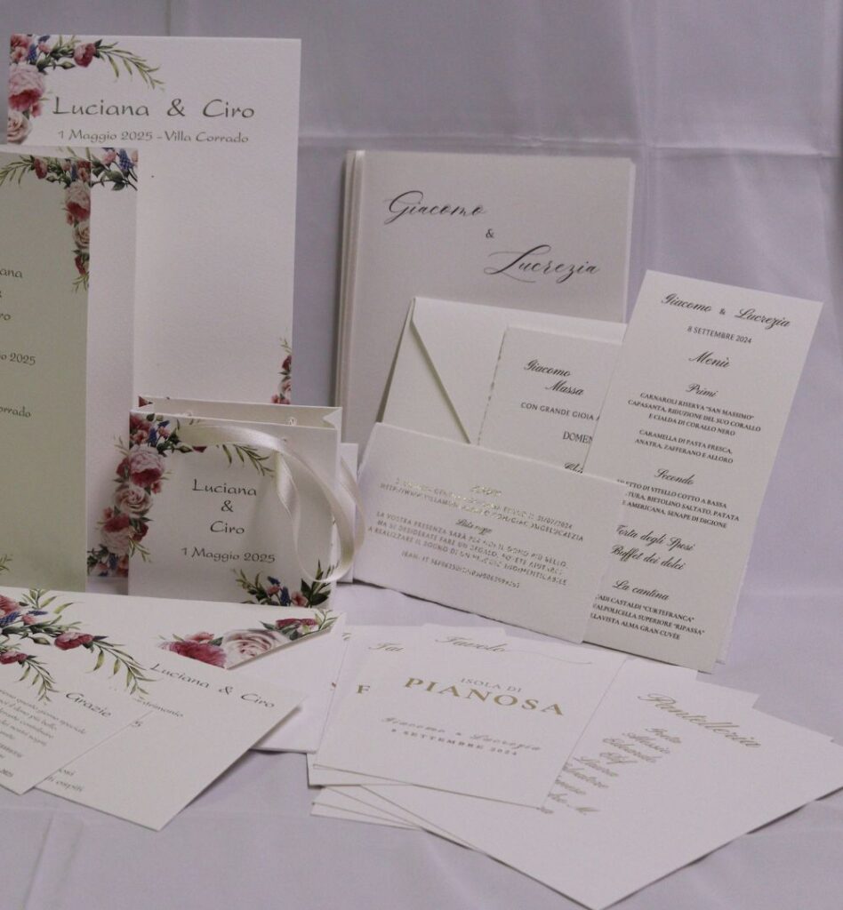 Partecipazioni artigianali con grafica personalizzata, carte speciali, carta cotone - Paper design