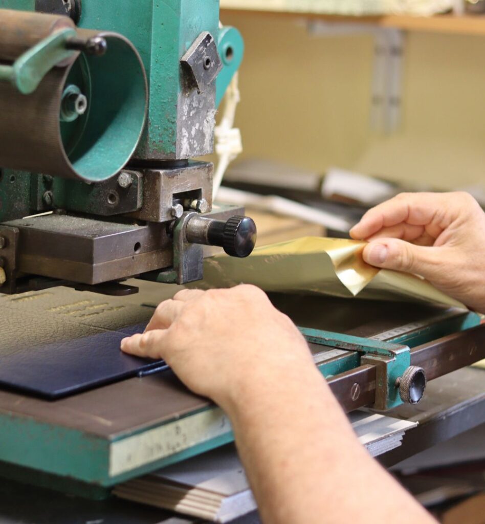 Lavorazione artigianale di atti notarili - Materiali esclusivi e stampa a caldo - Paper design