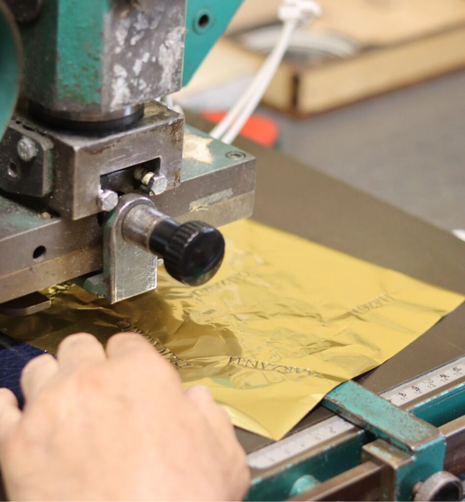 Lavorazione artigianale di atti notarili - Materiali esclusivi e scampa a caldo - Paper design